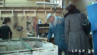 Grosse maman cochonne sodomisee dans un plan a 3 - 2 image